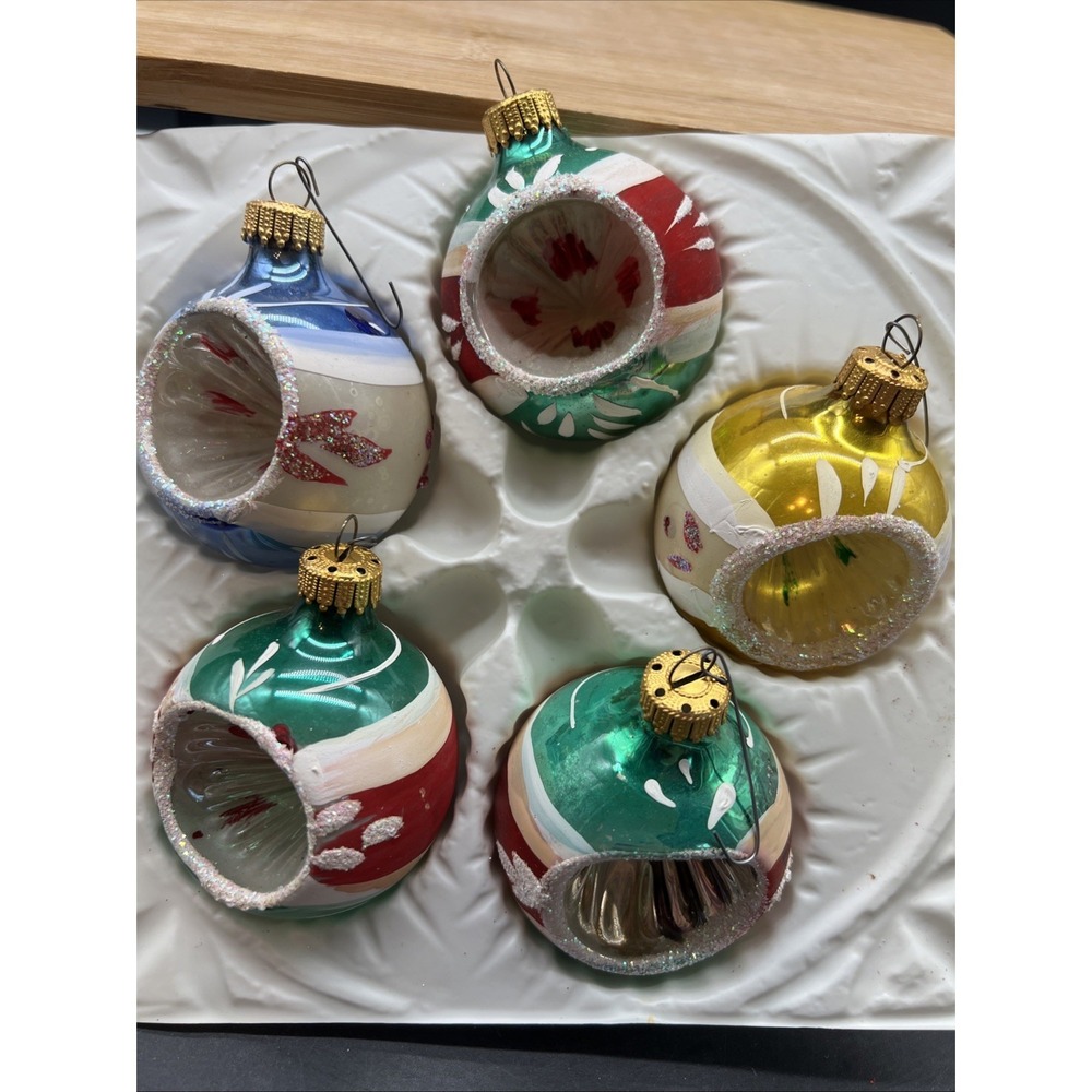 VINTAGE SET OF 5 INDENTED REFLECTOR GLITTER GLASS CHRISTMAS TREE ORNAMENTS